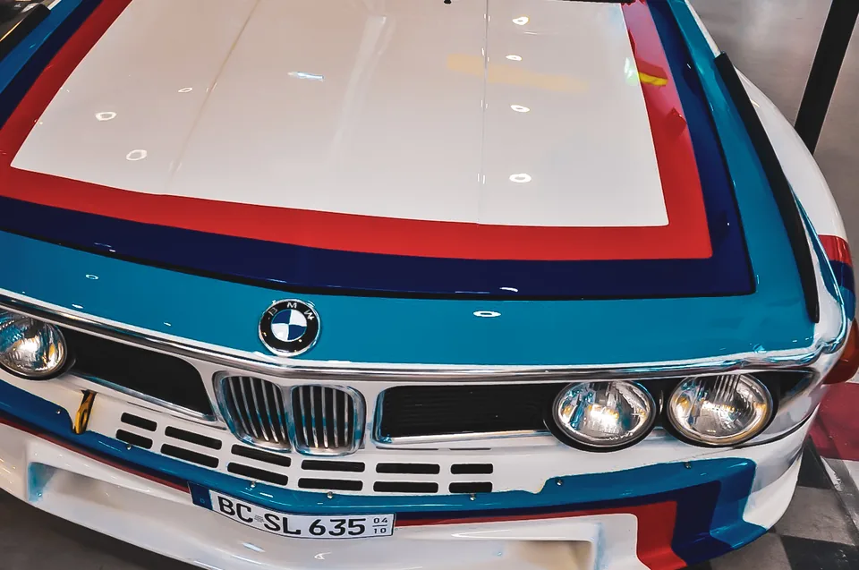 Close view of the striped bonnet and kidney grille of a classic BMW racing coupe